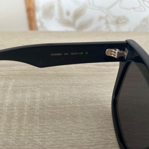 Gucci Oversized Women’s Sunglasses - Picture 4 of 8